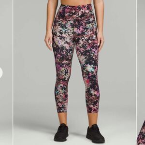 Lululemon Base Pace High-Rise Crop 23"
Stencil Blossom Red Multi